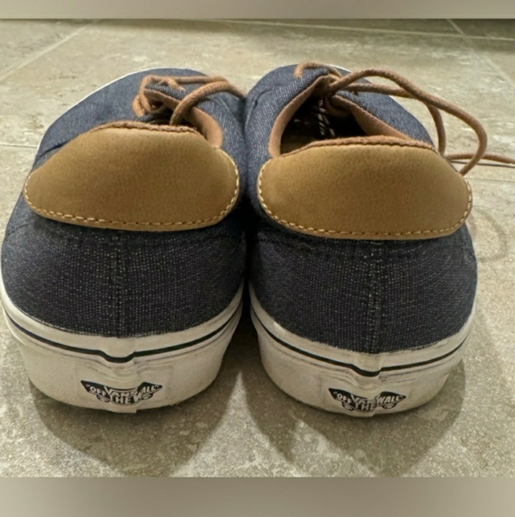 Vans - Picture 3 of 6